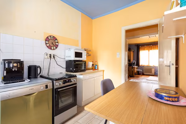 Csillaghegy hangulatos utcájában garzon lakás - Konyha - 7 m² nagyságú konyha + 2 m² kamra